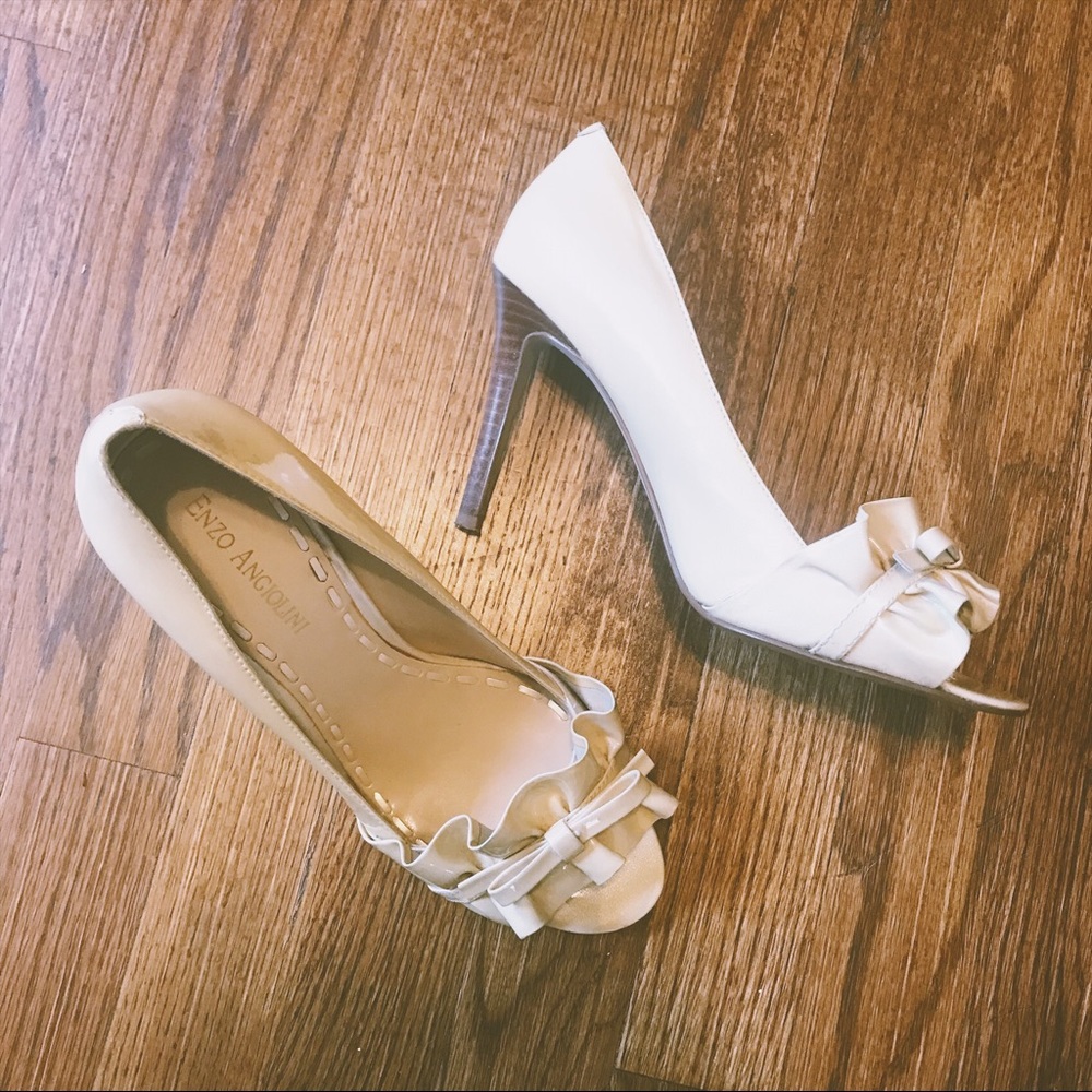 Sweet cream patent leather peep toe pumps